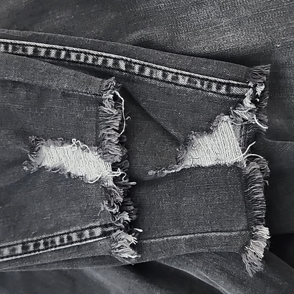 NWT Sneak Peek Charcoal Gray High Rise Distressed Cut Off Jeans Sz 26 - Picture 5 of 5